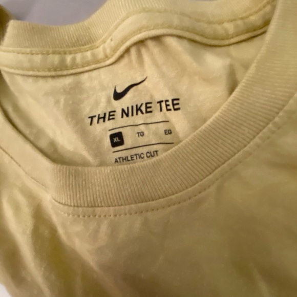Nike tee - Picture 2 of 2